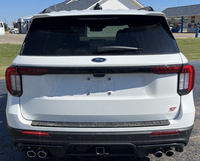2025 Ford Explorer ST photo 4