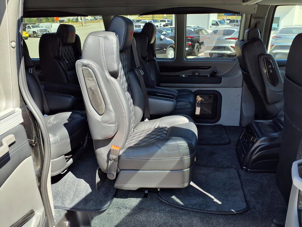 2025 Gmc Savana Cargo 2500 photo 2