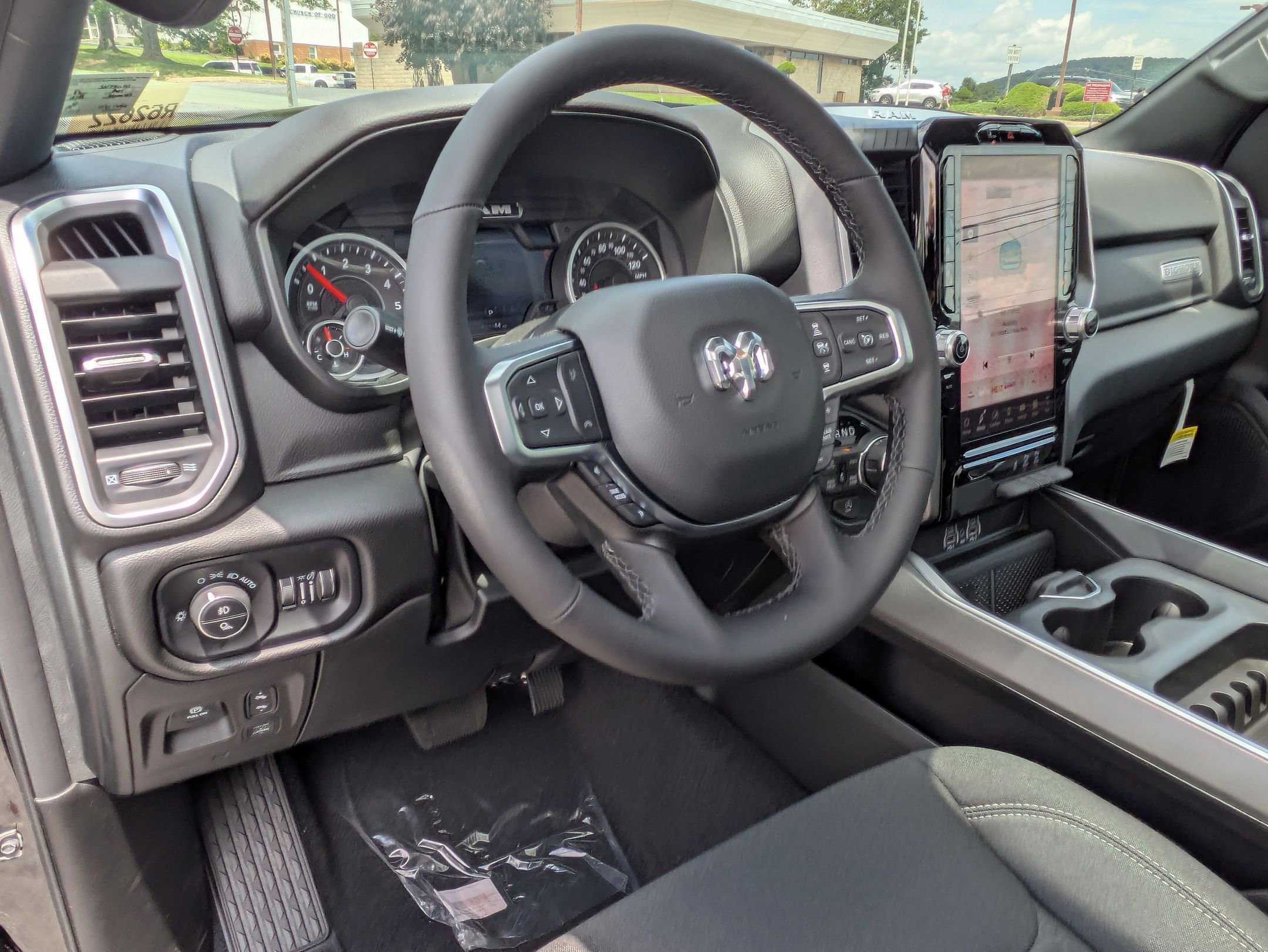 2025 Ram 1500 Big Horn photo 8