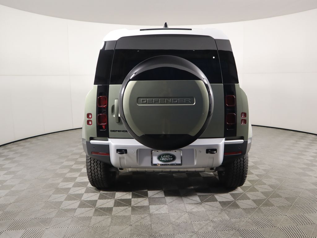2025 Land Rover Defender 110 S photo 4