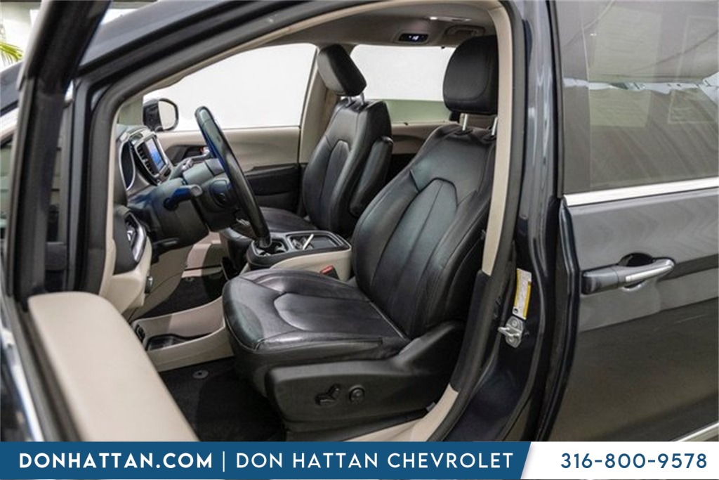 2020 Chrysler Pacifica Touring L photo 4
