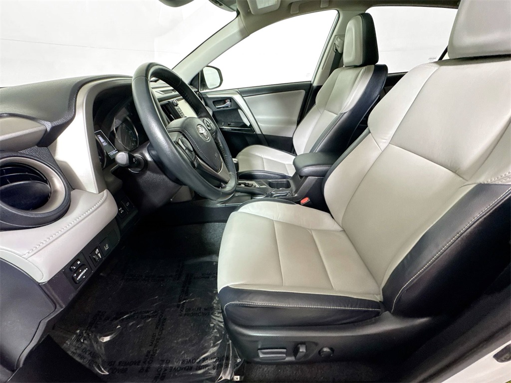 2017 Toyota RAV4 Limited photo 6