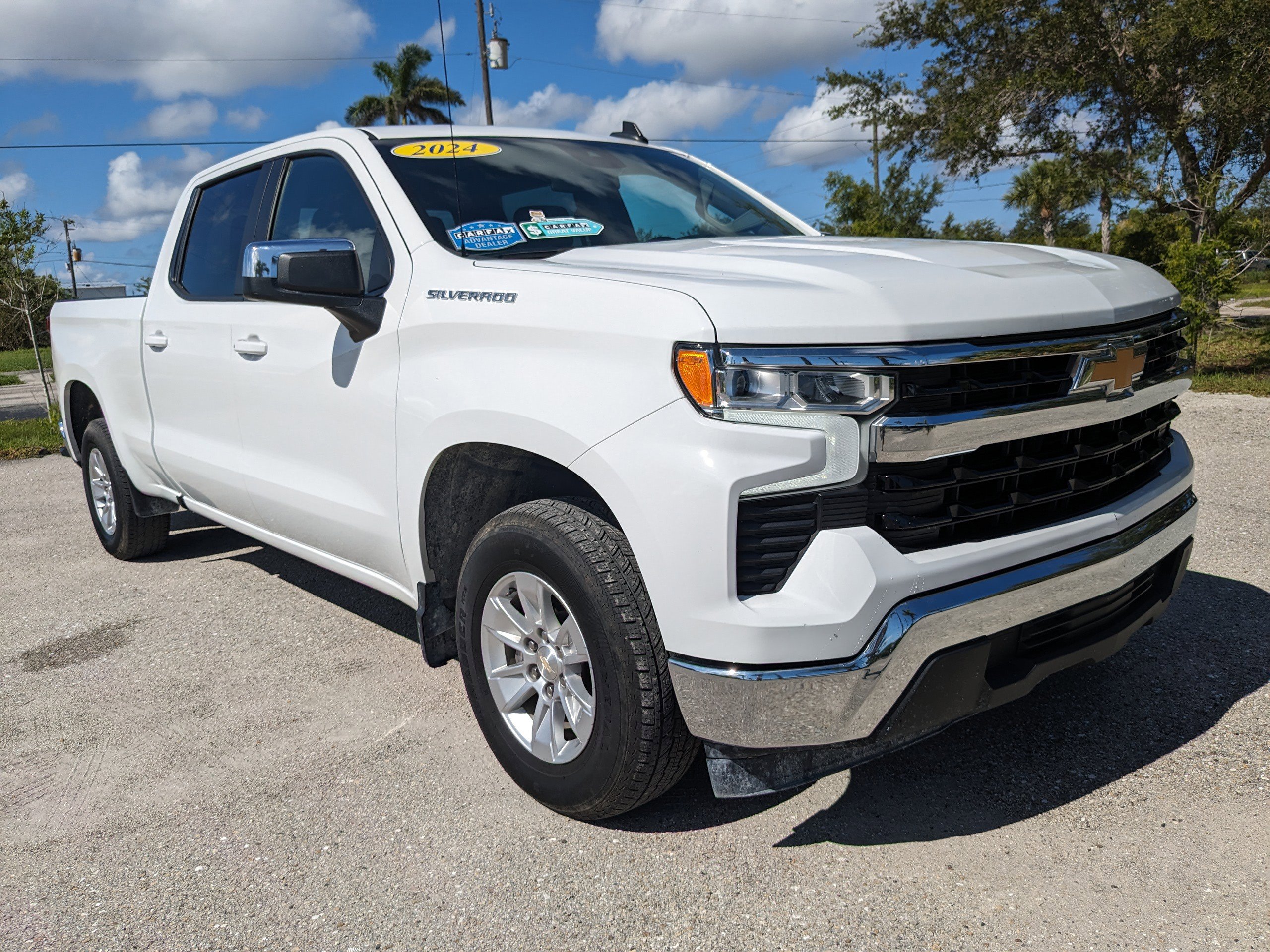 2024 Chevrolet Silverado 1500 LT photo 2