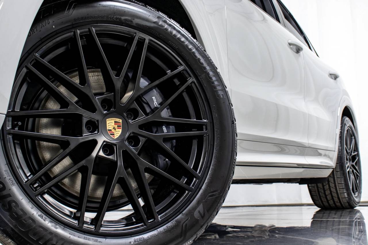 2025 Porsche Cayenne photo 25