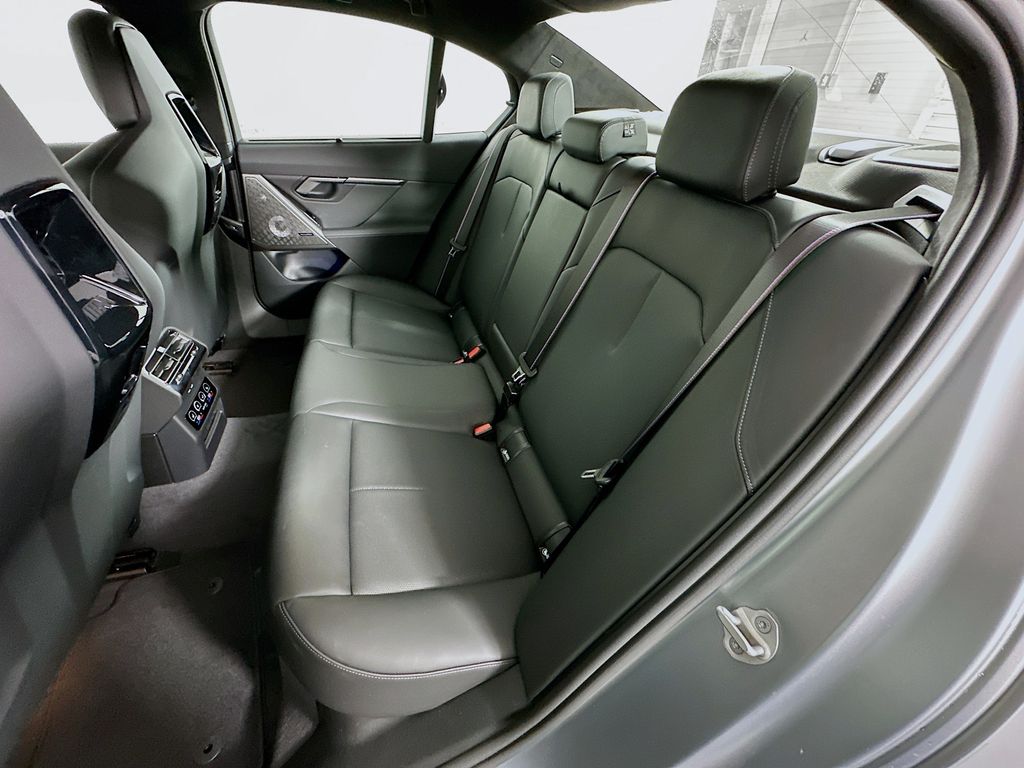 2026 Bmw M5 5 photo 16