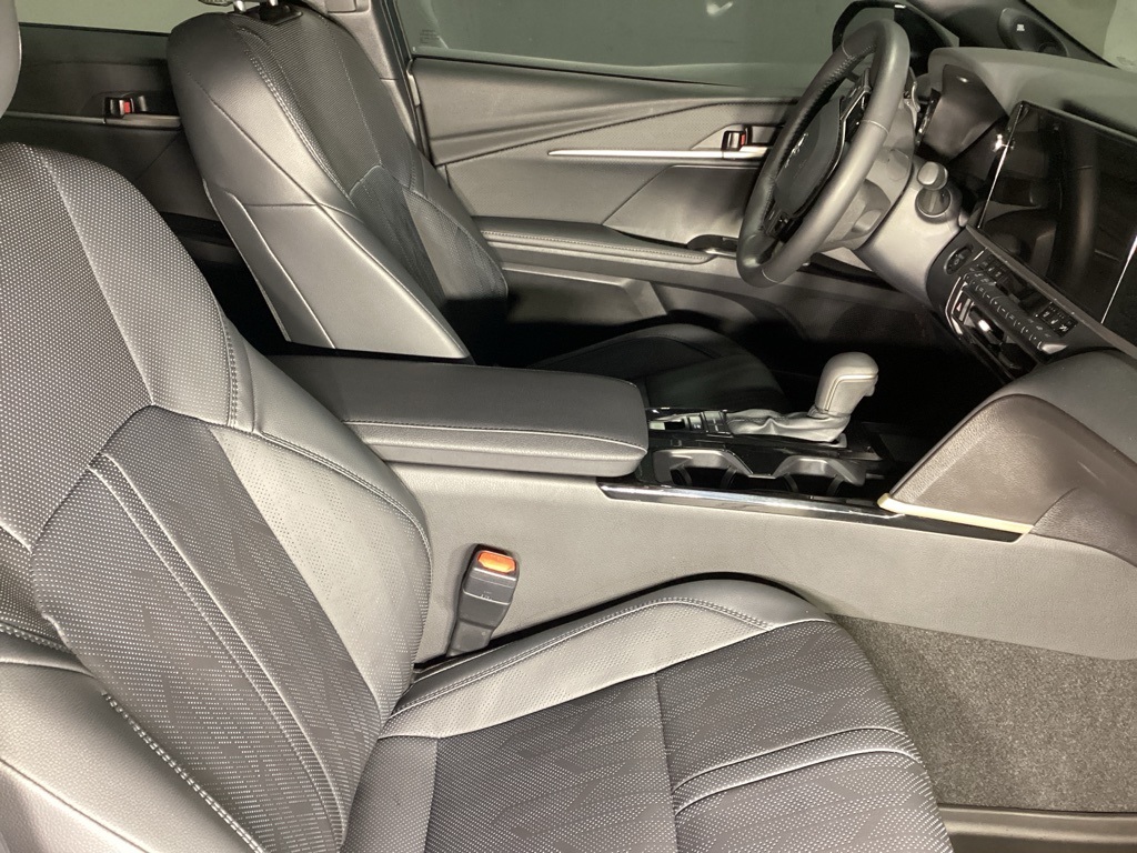 2025 Toyota Camry XSE photo 4