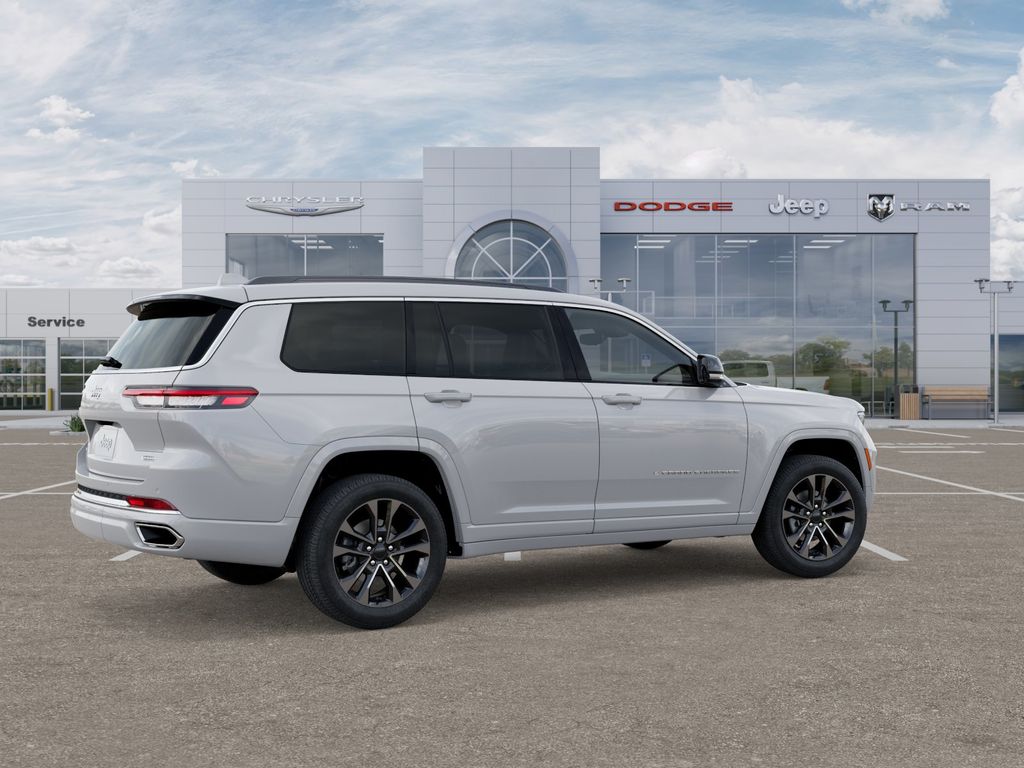 2025 Jeep Grand Cherokee Overland photo 4