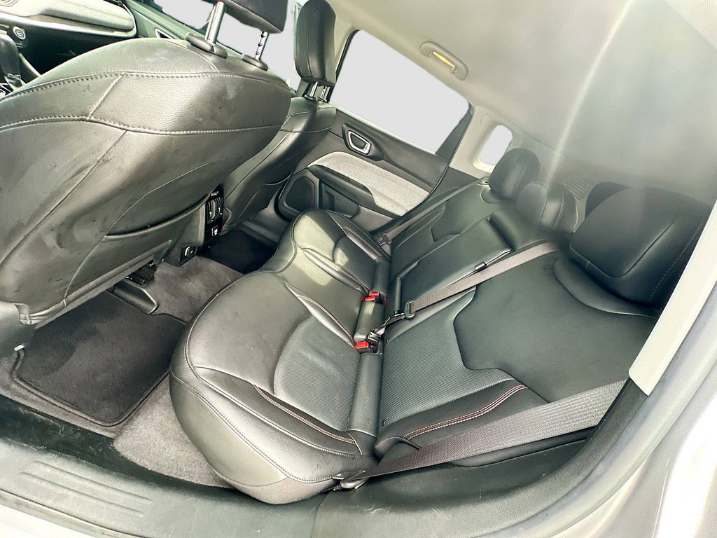 2022 Jeep Compass Latitude Lux photo 8