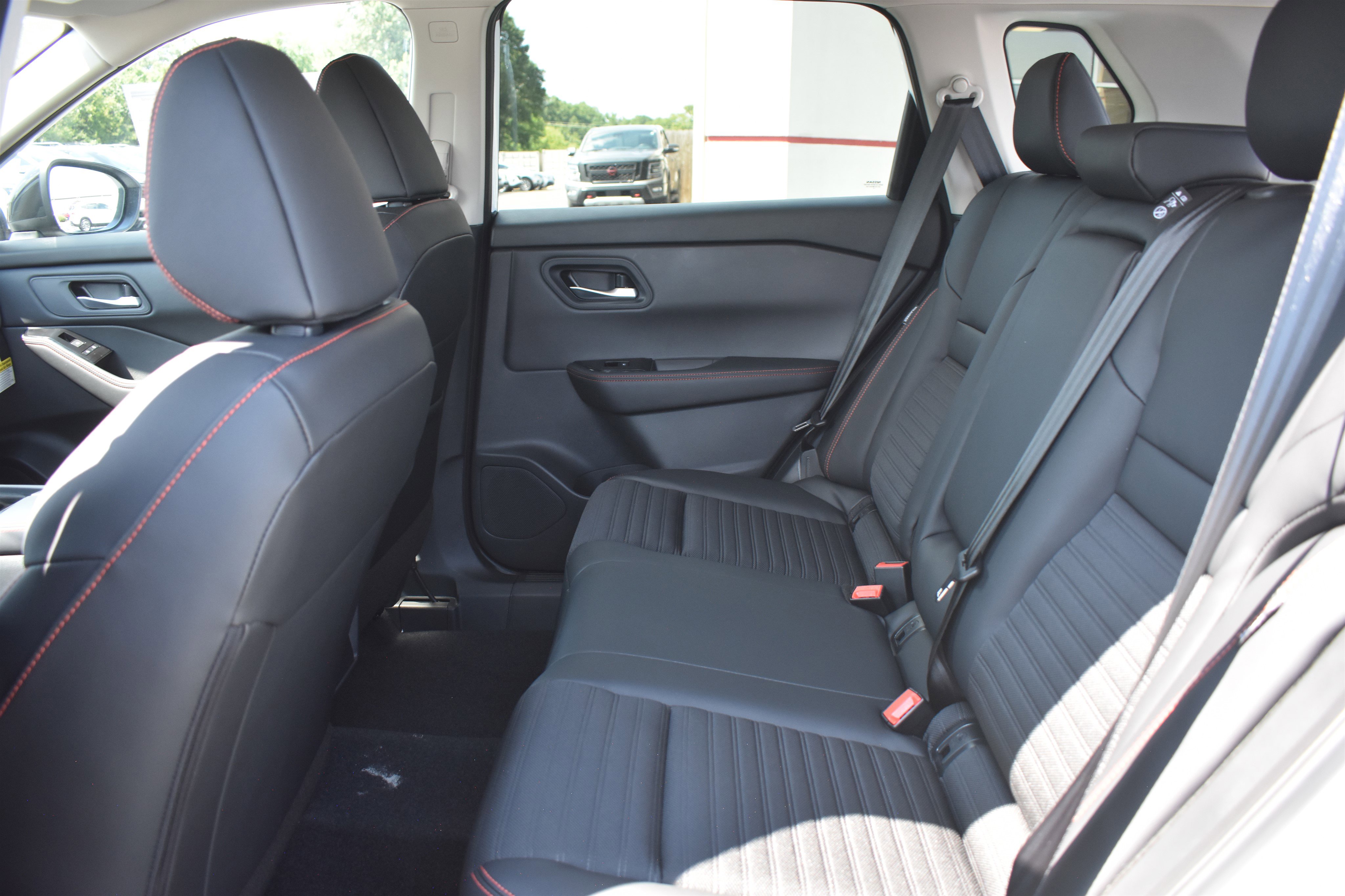2026 Nissan Rogue SV photo 7