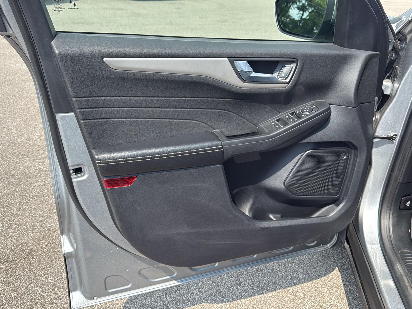 2022 Ford Escape SEL Sport photo 18