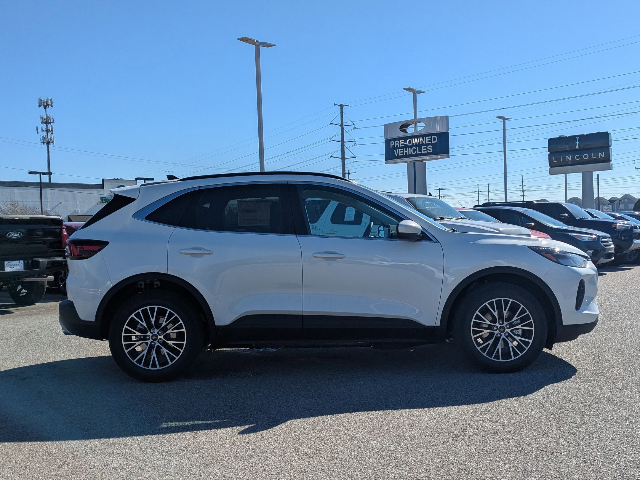2025 Ford Escape Plug-In Hybrid SE photo 4