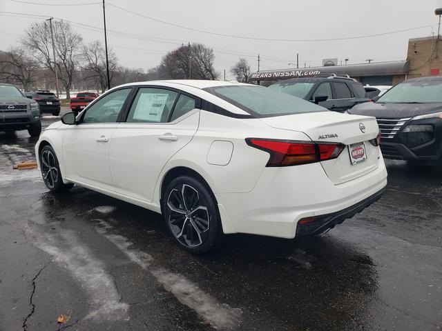 2025 Nissan Altima 2.5 SR photo 3