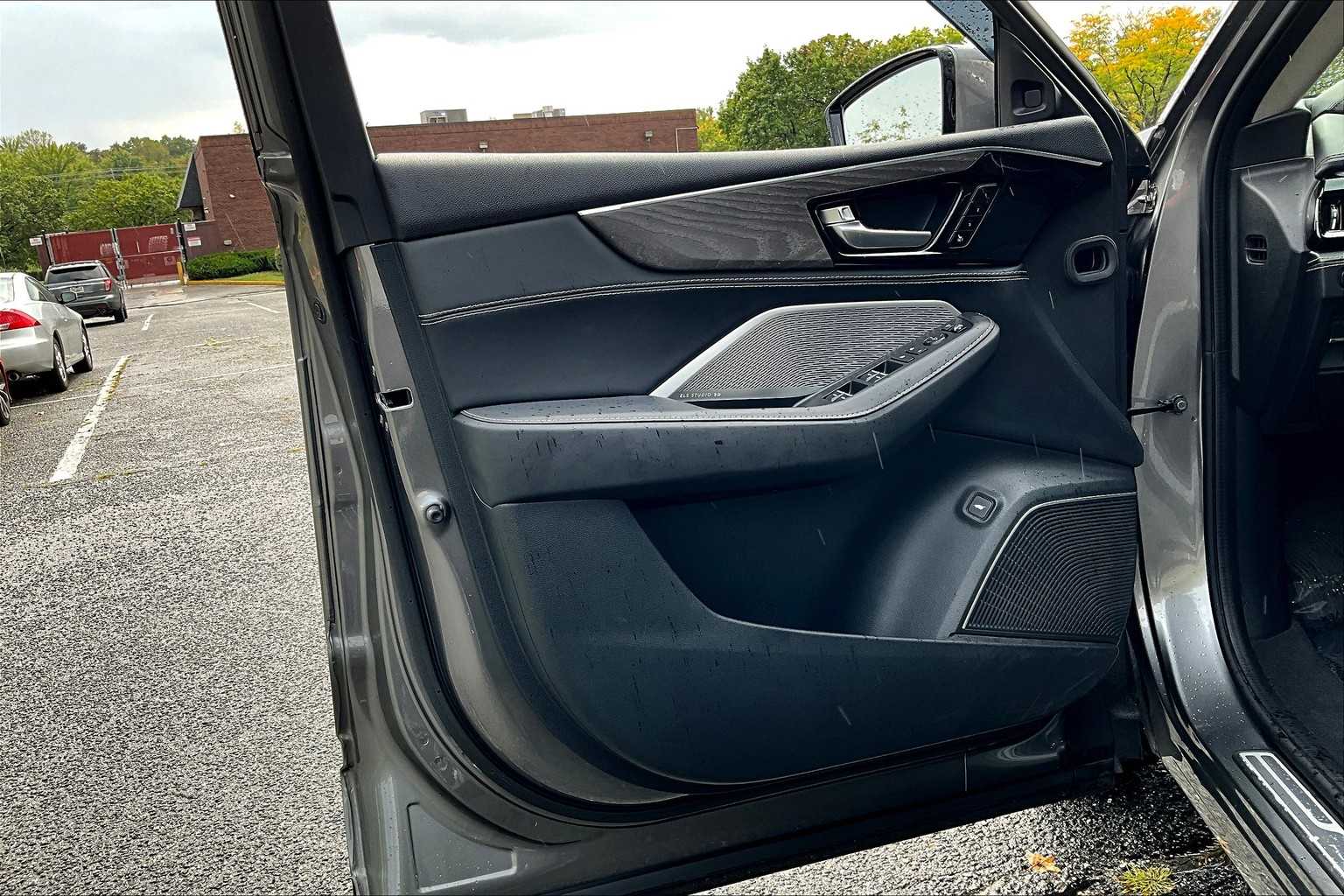 2023 Acura MDX SH-AWD Advance photo 42