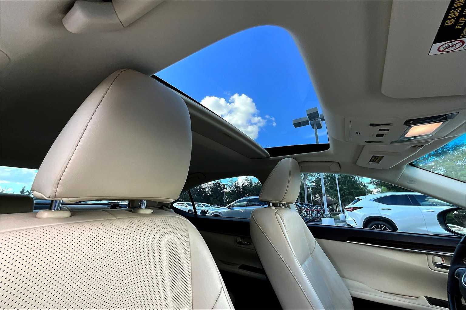 2017 Lexus ES 350 photo 13