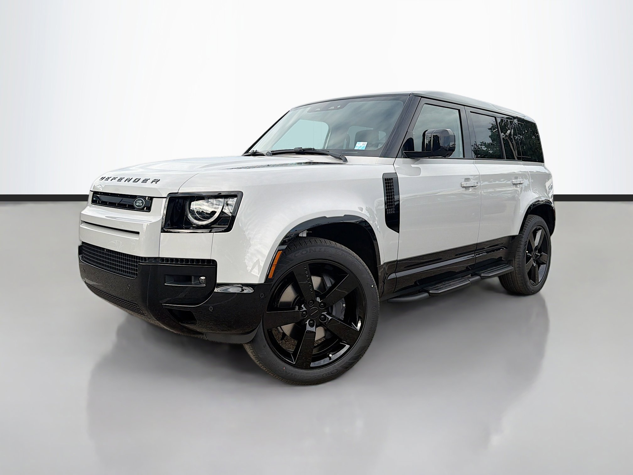 2026 Land Rover Defender X-Dynamic SE's photo
