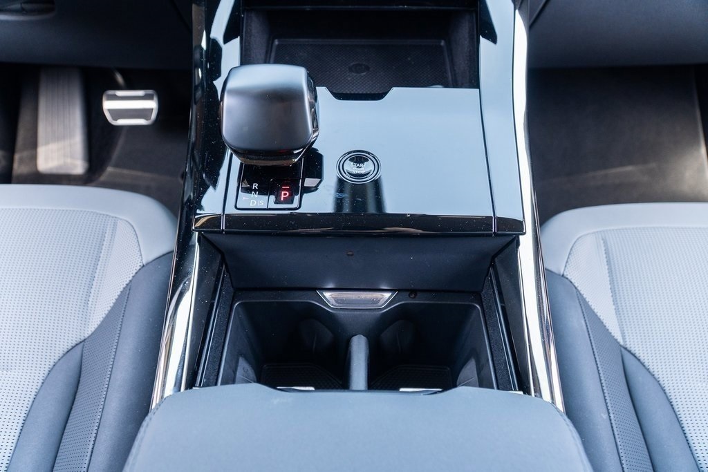 2025 Land Rover Range Rover Sport photo 18