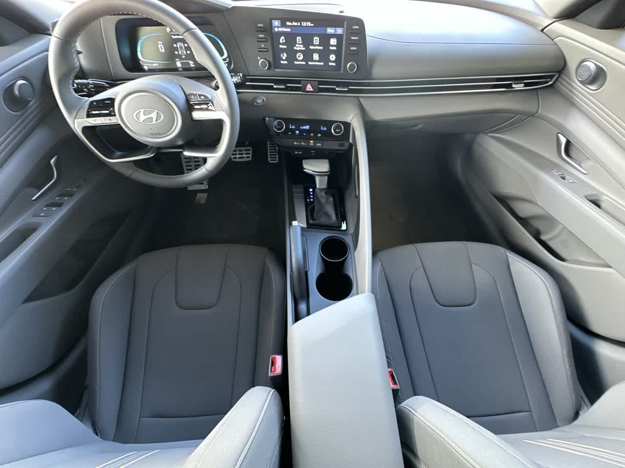 2025 Hyundai Elantra SEL Sport photo 18
