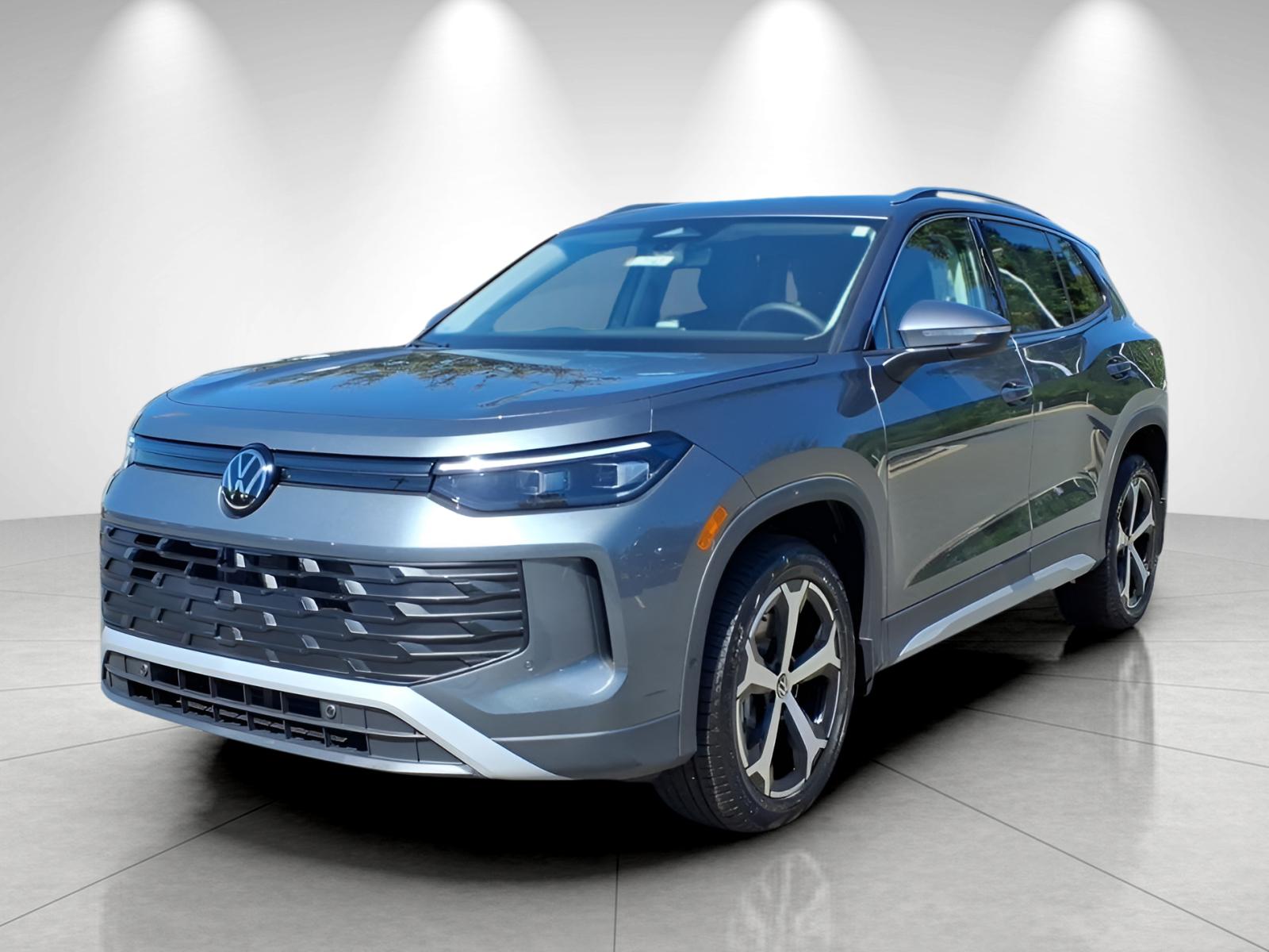 2025 Volkswagen Tiguan SE's photo