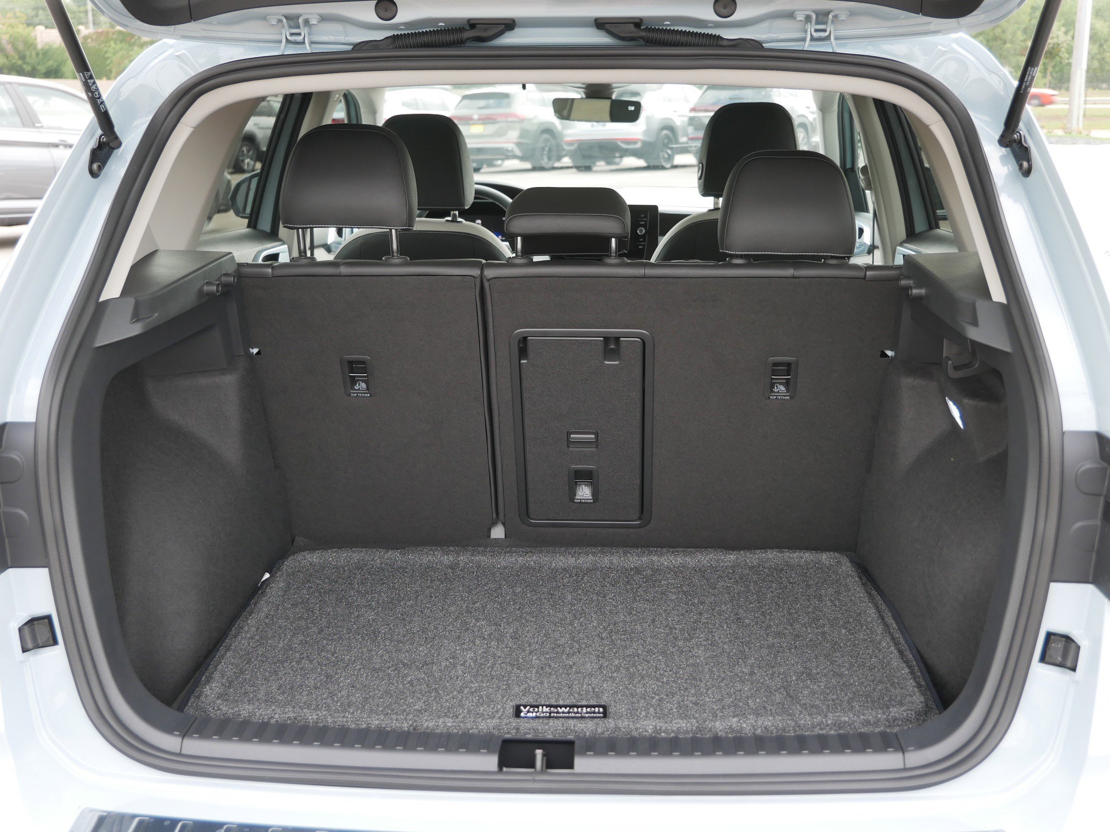 2025 Volkswagen Taos SE photo 3