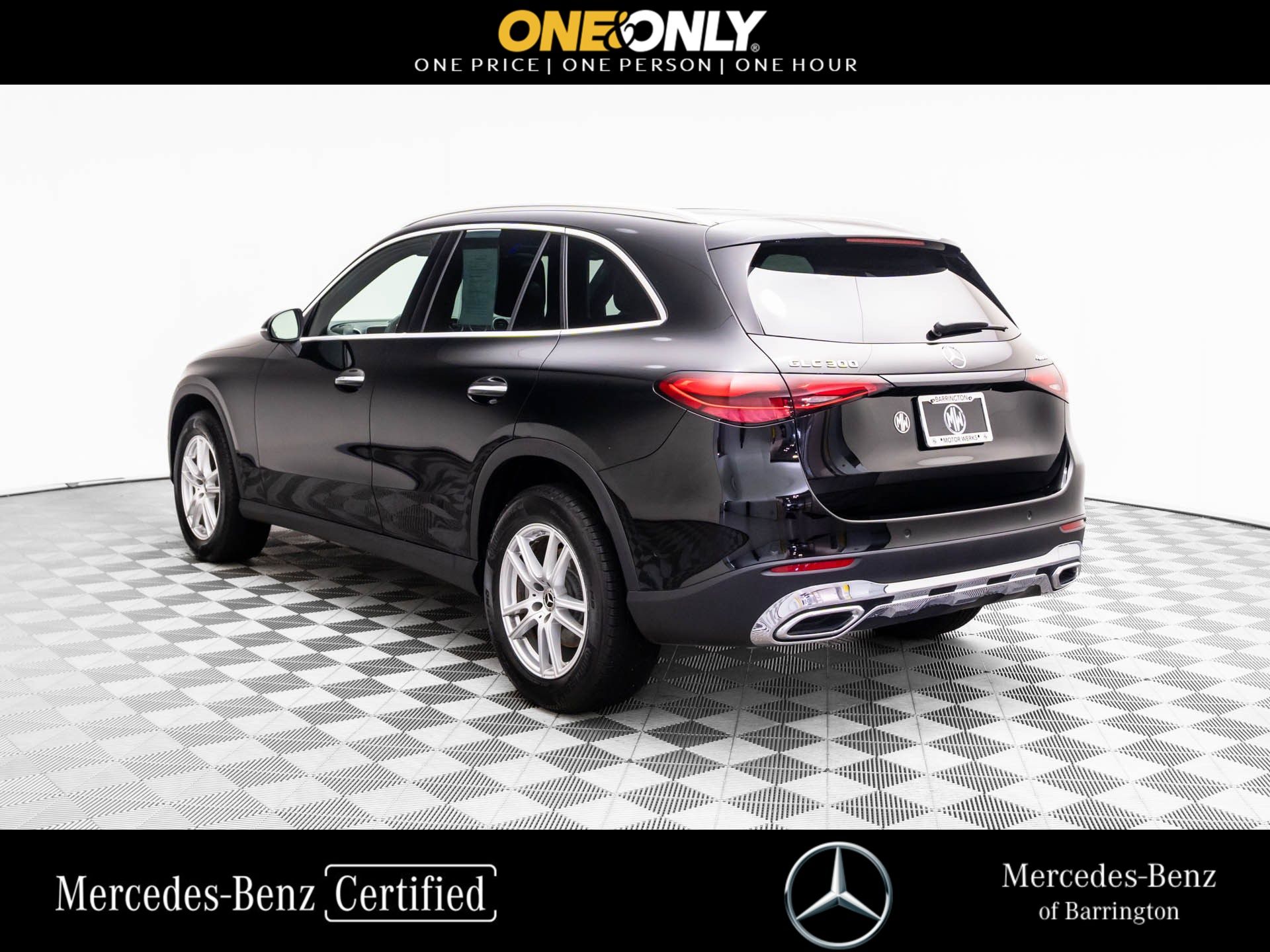2025 Mercedes Benz GLC 300 4MATIC photo 3