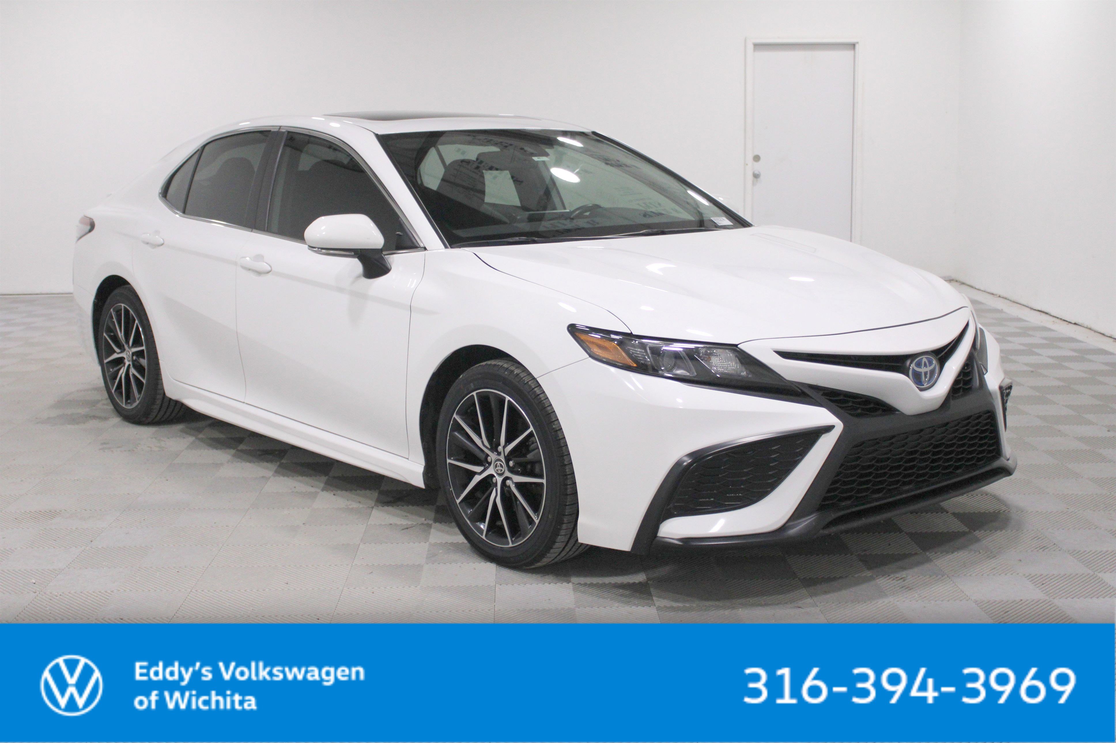 2024 Toyota Camry SE's photo