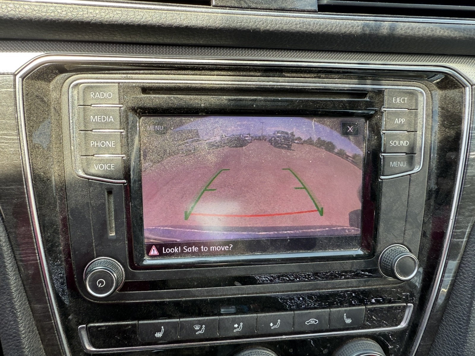 Used 2018 BLUE Volkswagen 2.0T SE image 19