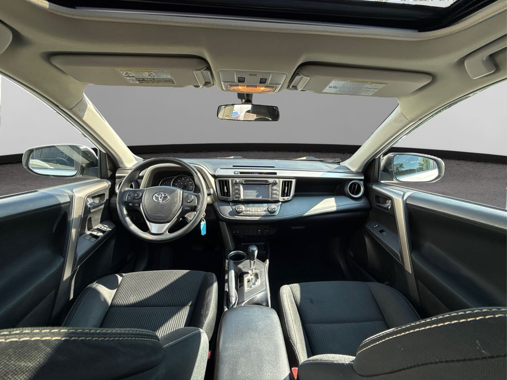 2015 Toyota RAV4 XLE photo 25