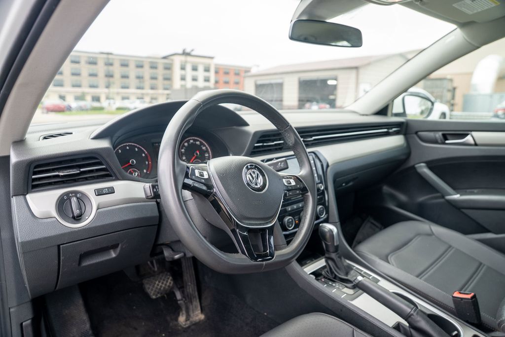 2021 Volkswagen Passat 2.0T SE photo 17