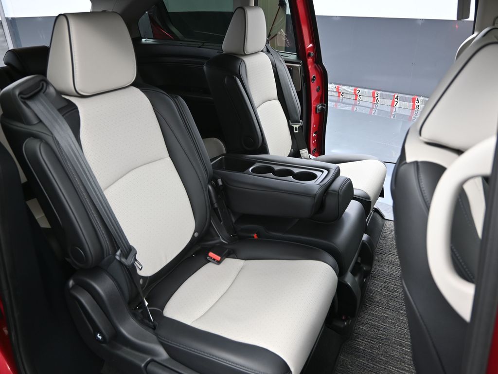 2025 Honda Odyssey Elite photo 37