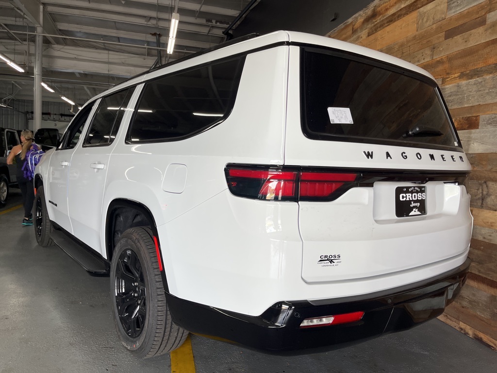 2025 Jeep Wagoneer L Carbide photo 14