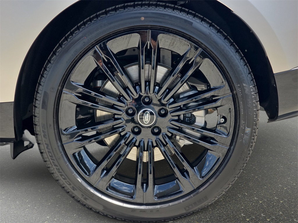 2025 Land Rover Range Rover SE photo 32