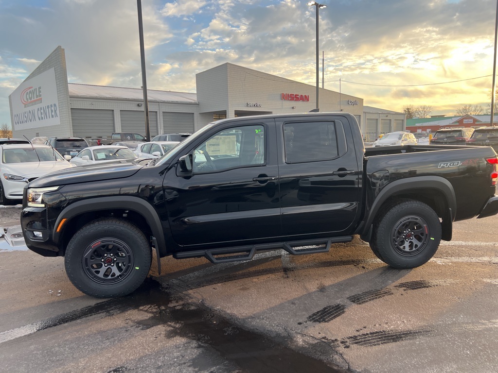 2025 Nissan Frontier PRO-4X photo 4