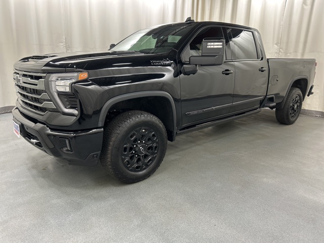 2024 Chevrolet Silverado 3500HD High Country photo 2