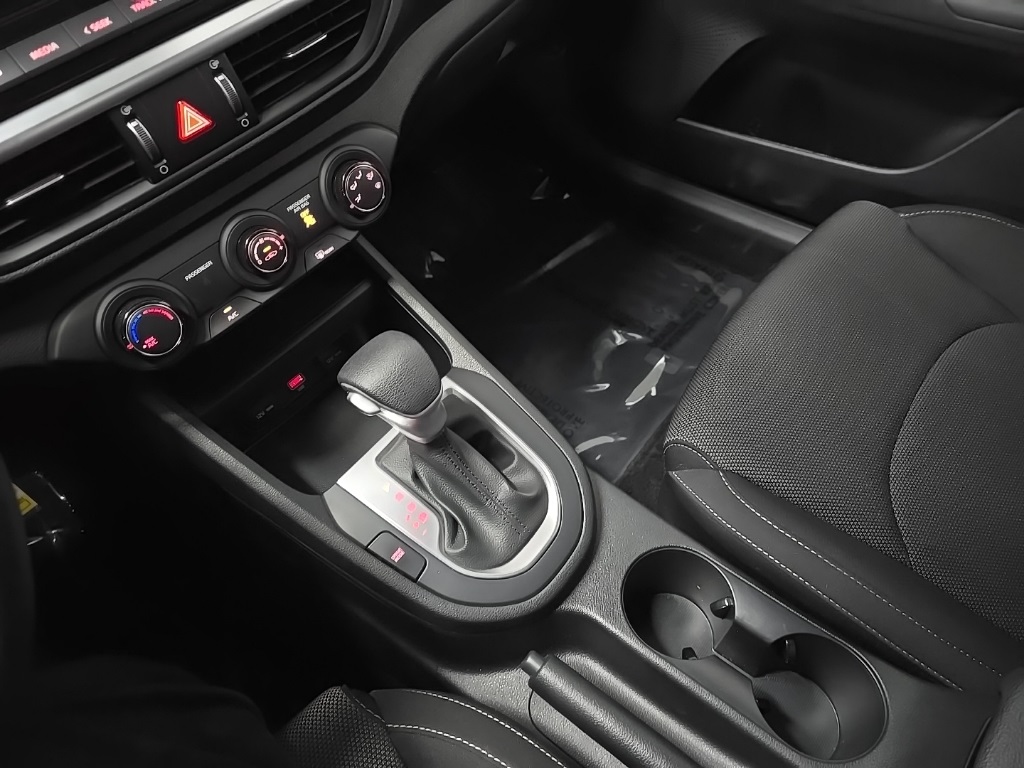 2023 Kia Forte LXS photo 23