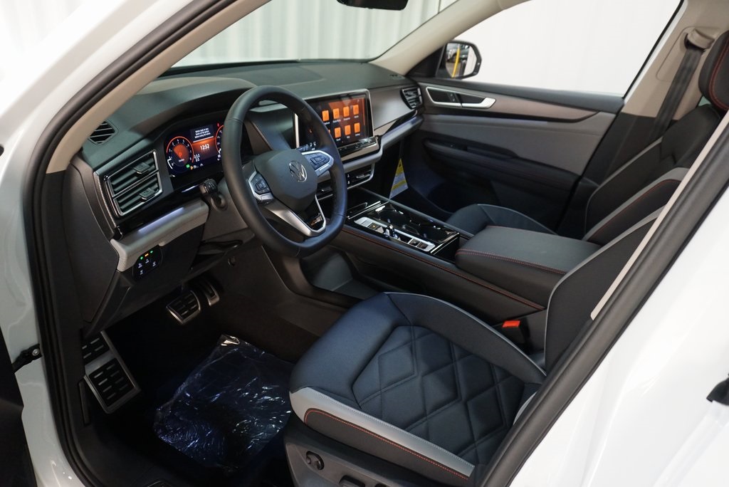 2025 Volkswagen Atlas Peak Edition SE photo 9
