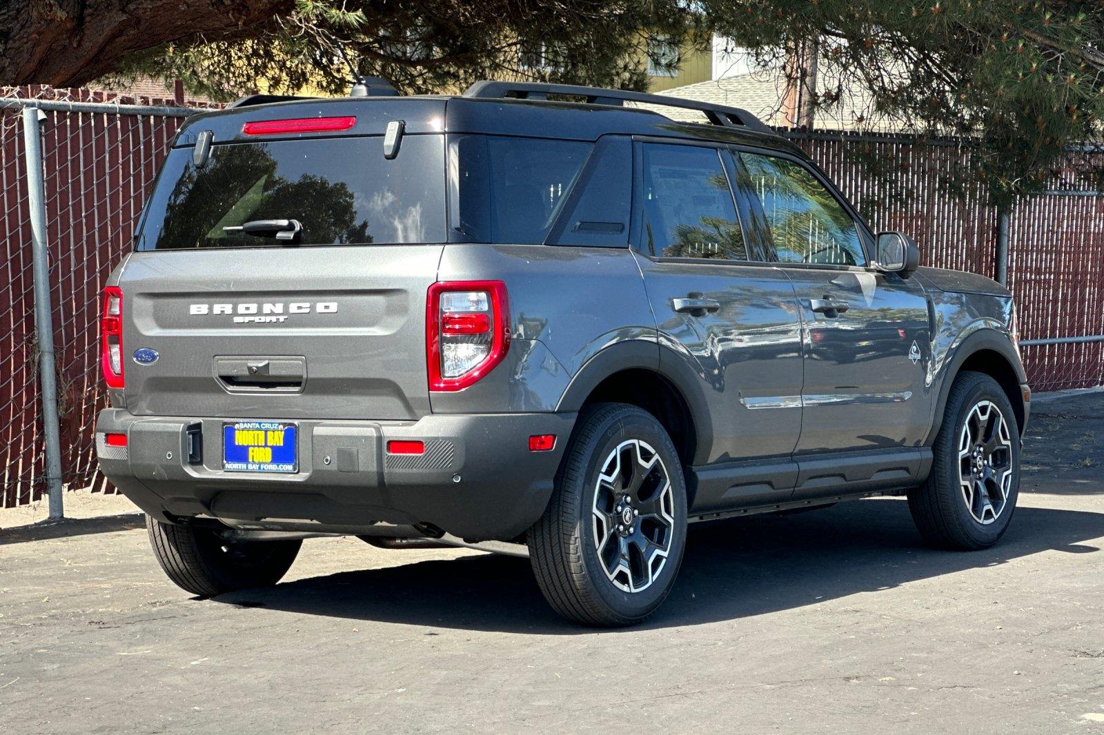 2025 Ford Bronco Sport Outer Banks photo 2