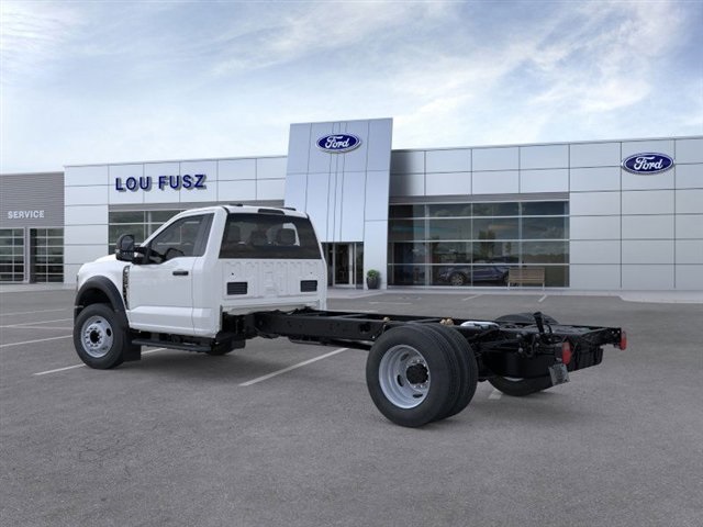 2025 Ford F-600 photo 4