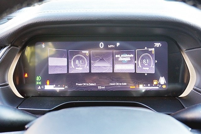 New 2023 Silver Zynith Exterior Paint Jeep Limited image 38