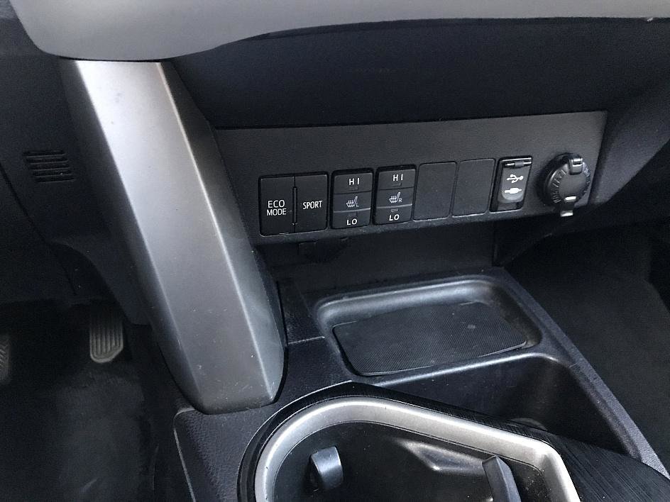 2017 Toyota RAV4 Limited photo 19