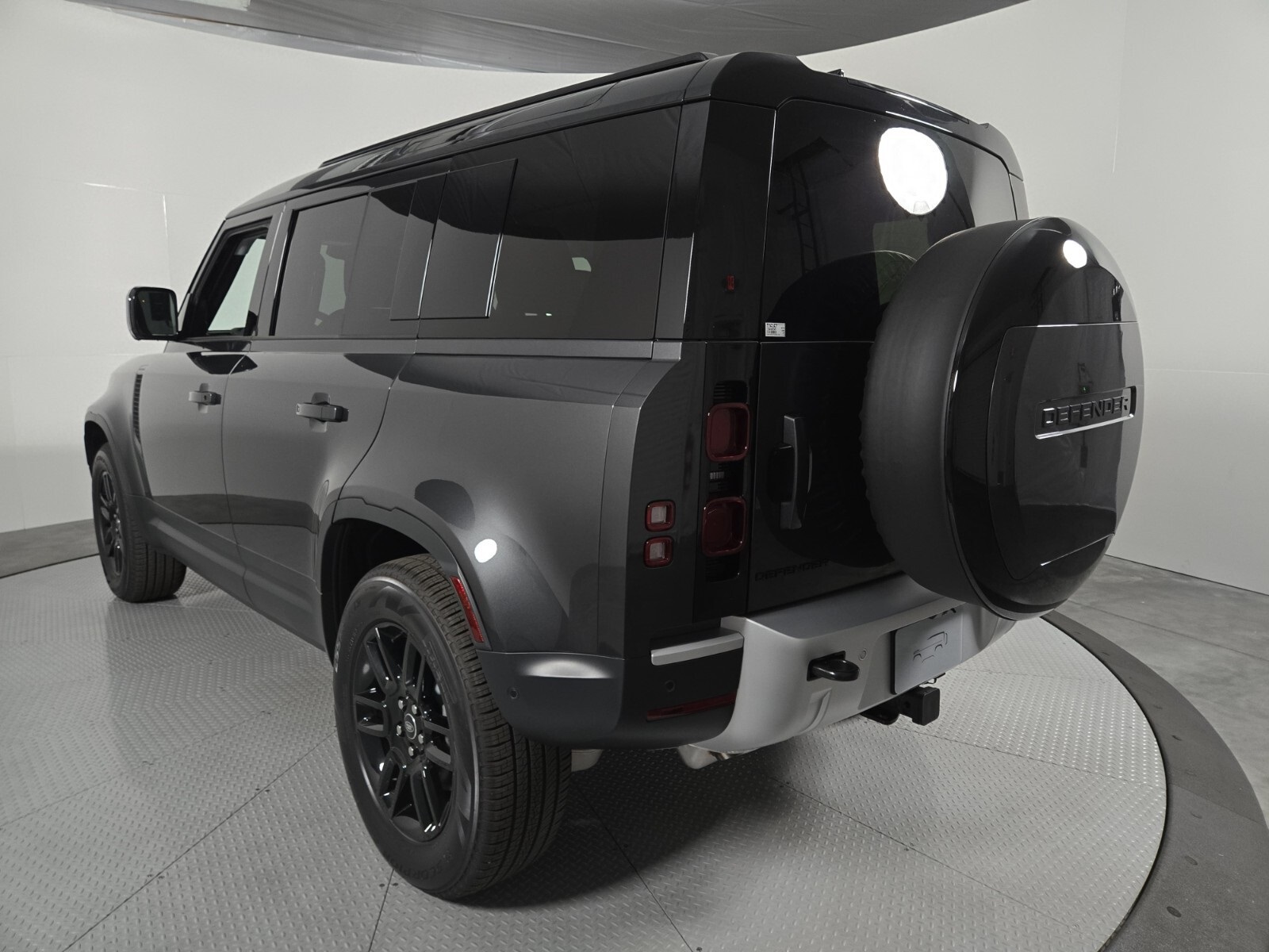 2025 Land Rover Defender 110 S photo 3