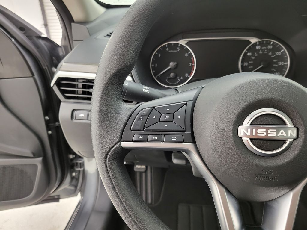 2024 Nissan Altima 2.5 SV photo 2