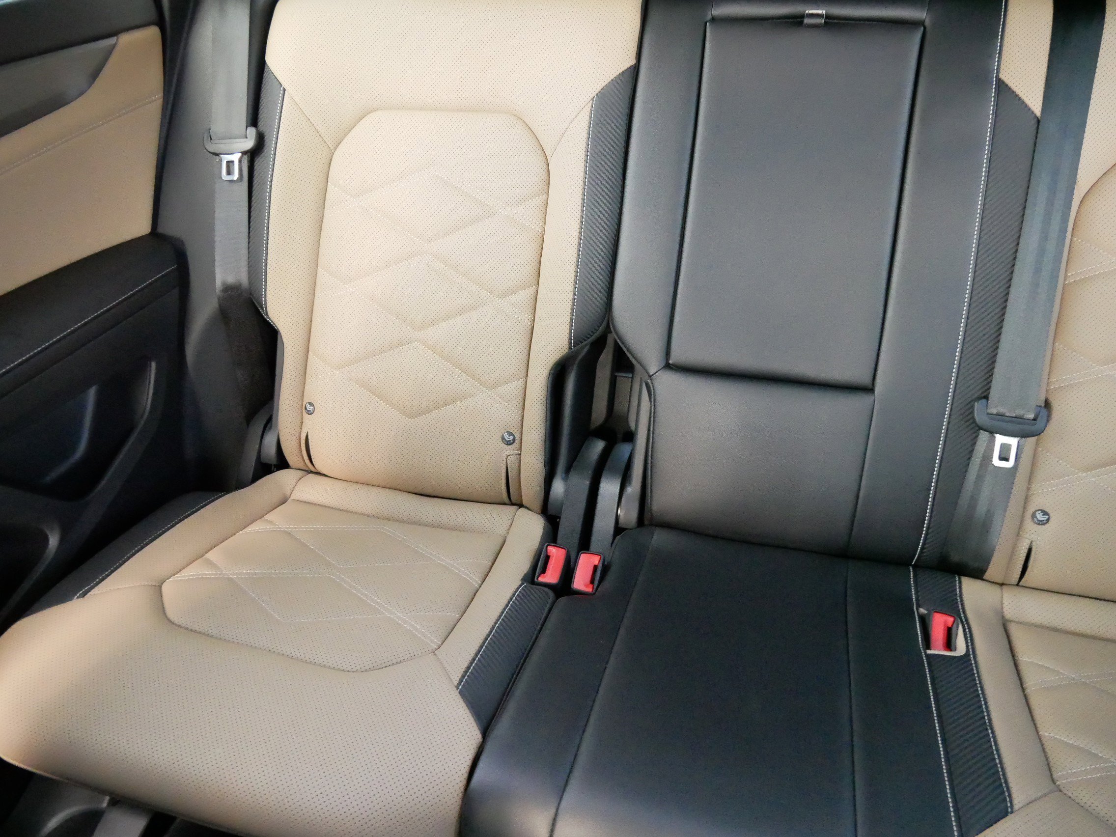 2024 Volkswagen Atlas Cross Sport SE Technology photo 12