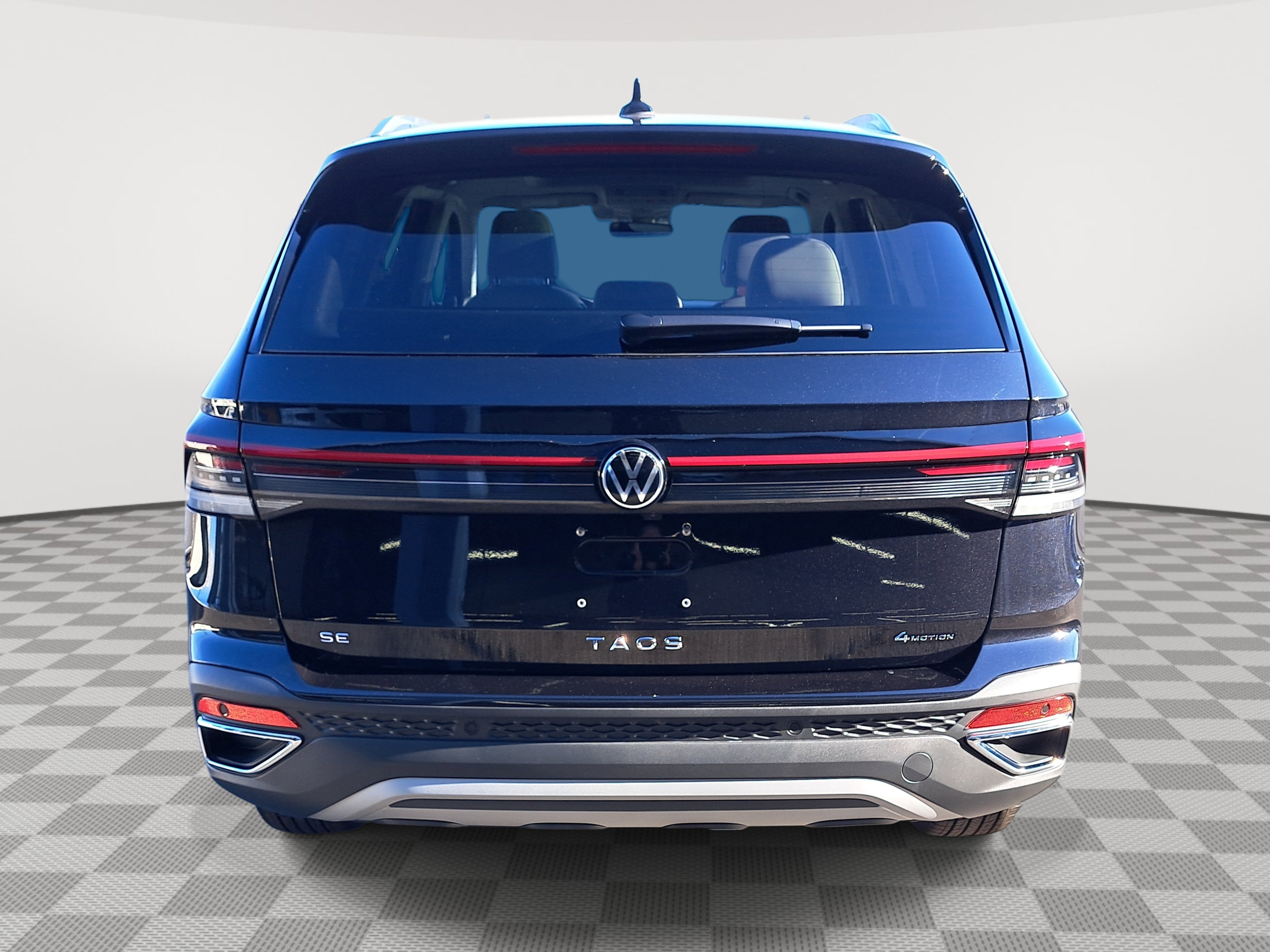 2025 Volkswagen Taos SE photo 3