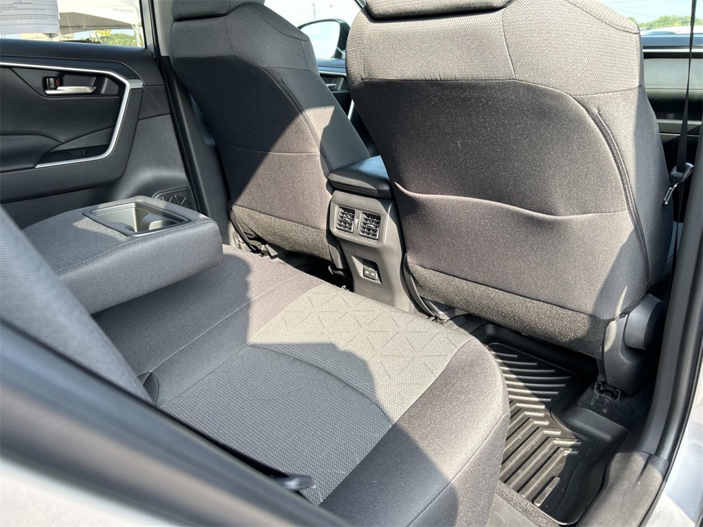 2024 Toyota RAV4 XLE photo 20