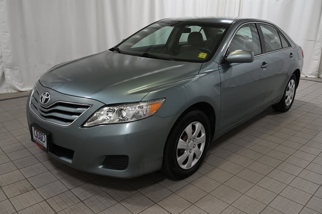 2011 Toyota Camry photo 13