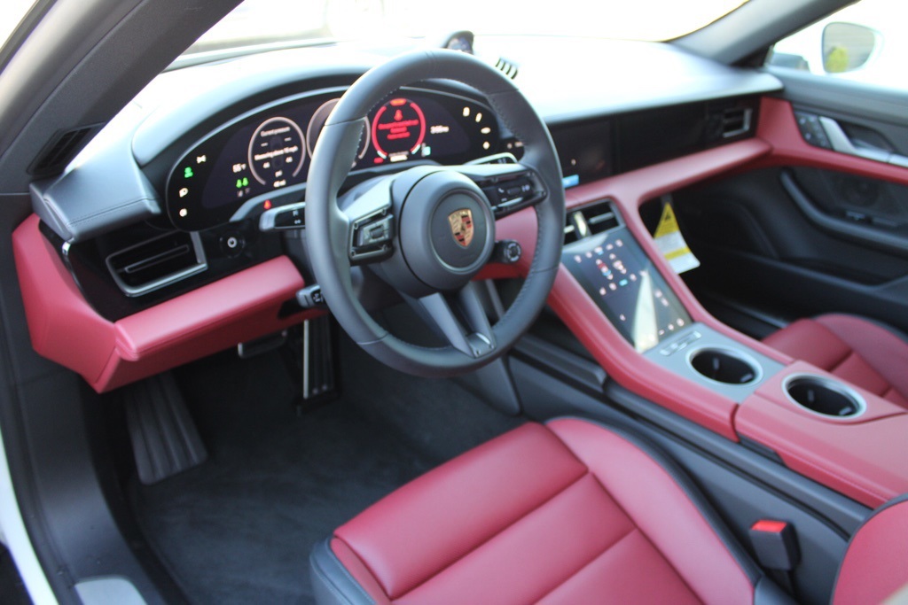 2025 Porsche Taycan 4S photo 4