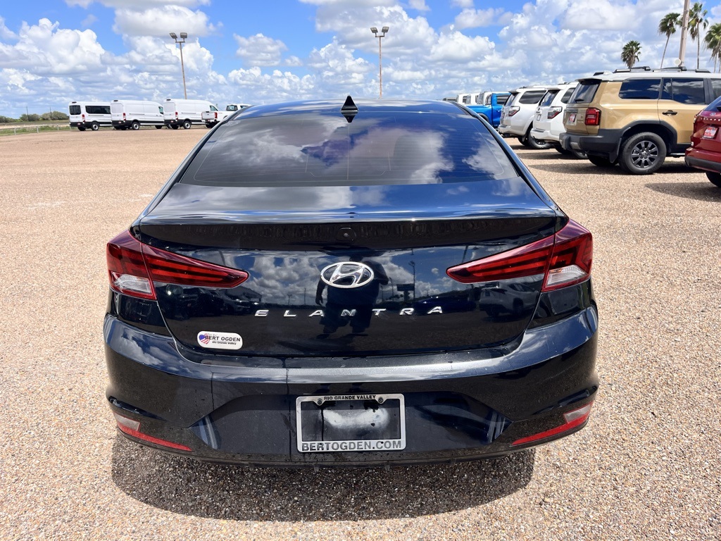 2020 Hyundai Elantra SEL photo 5