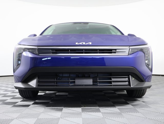 2025 Kia K4 LXS photo 2