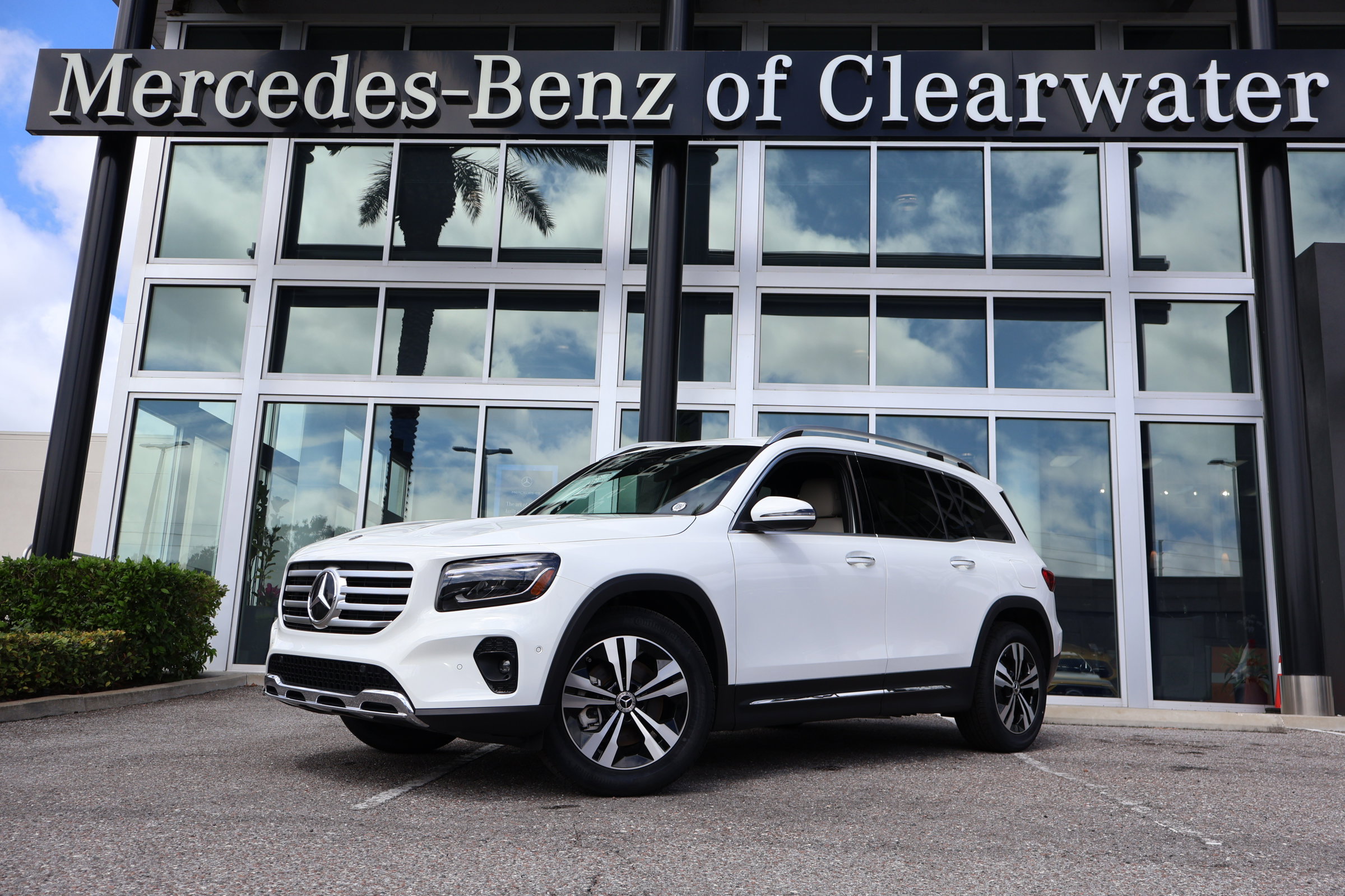 2025 Mercedes-Benz GLB Base's photo