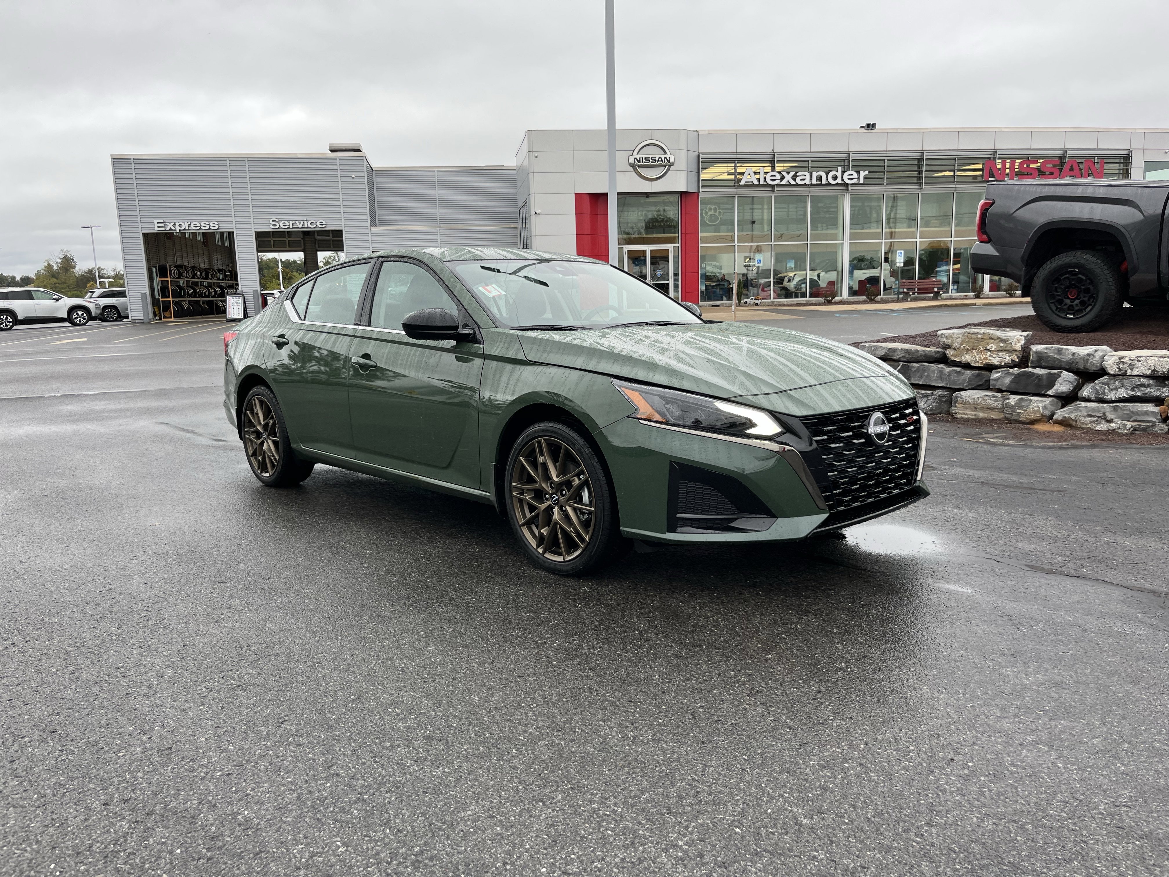 2025 Nissan Altima SR's photo